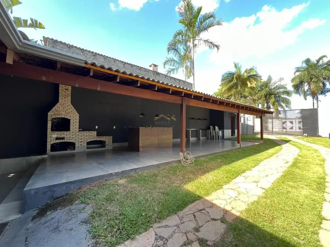 Casa em Setor Habitacional Arniqueira