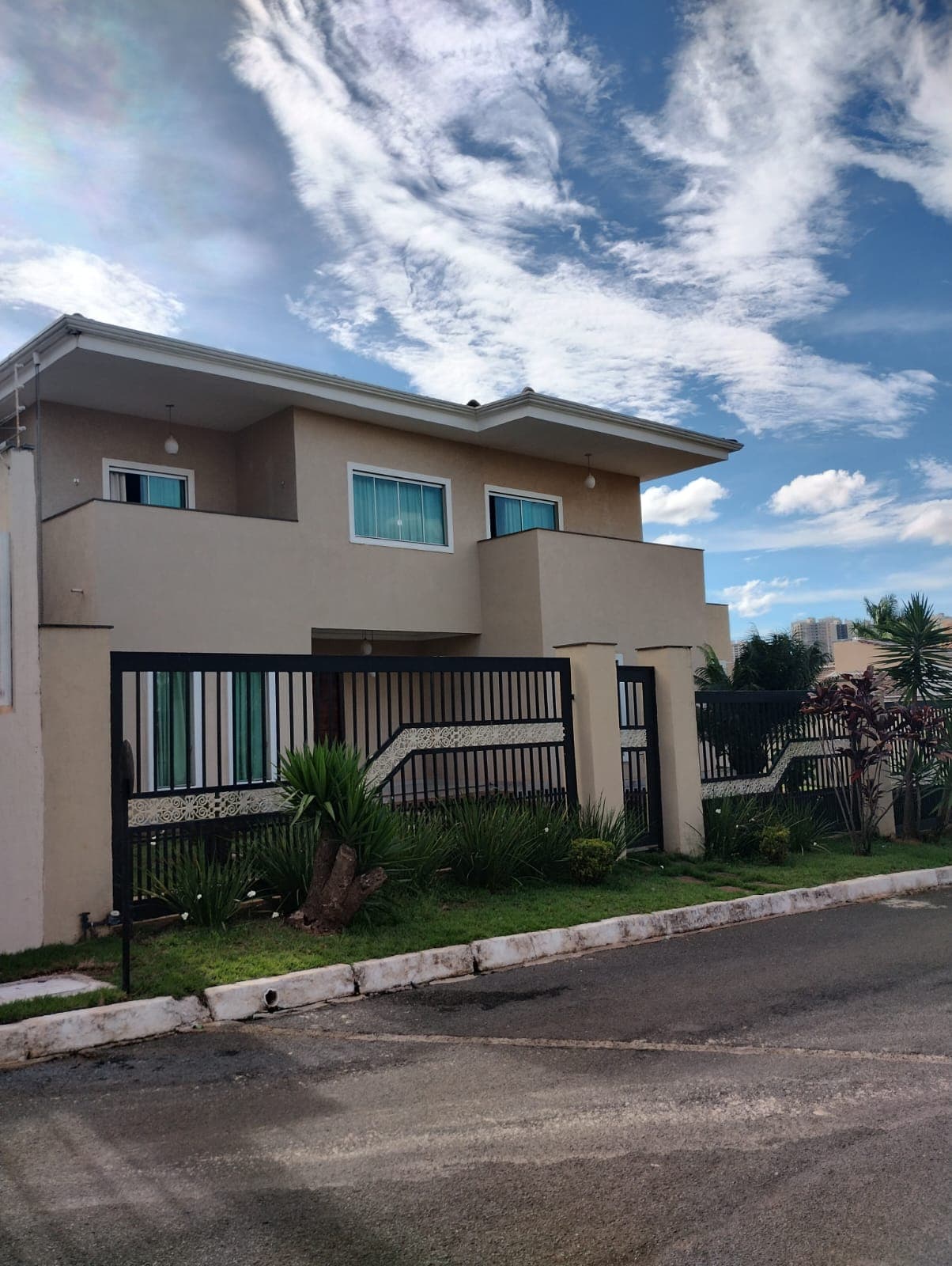 Casa em Setor Habitacional Arniqueira